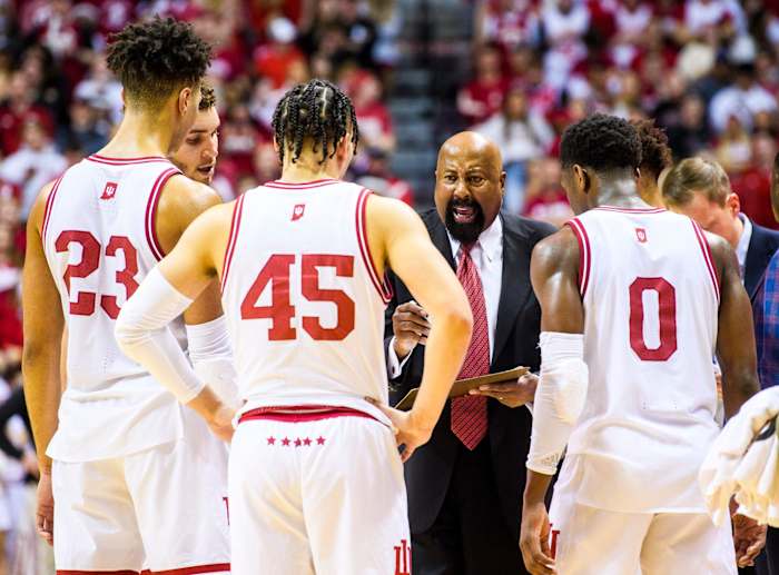 Mike Woodson gets in the huddle.